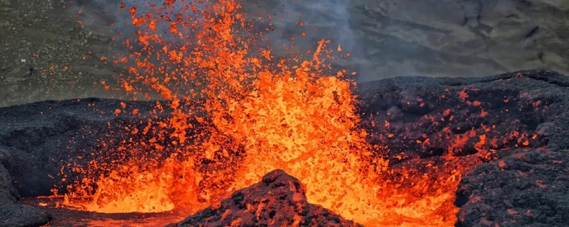 火山爆发是什么原因引起的