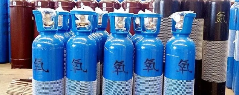 使用什么钢瓶时不得沾染油脂