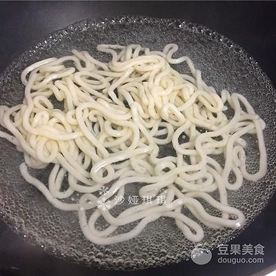 牛肉乌冬面怎么炒（杂蔬牛肉炒乌冬面）