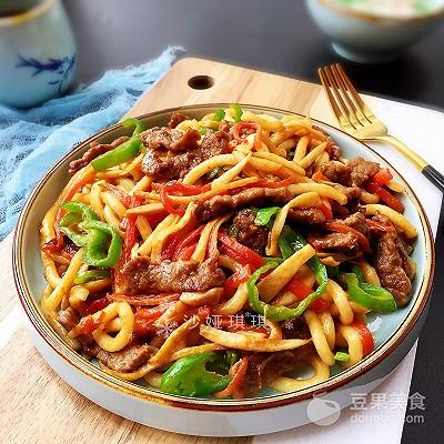 牛肉乌冬面怎么炒（杂蔬牛肉炒乌冬面）