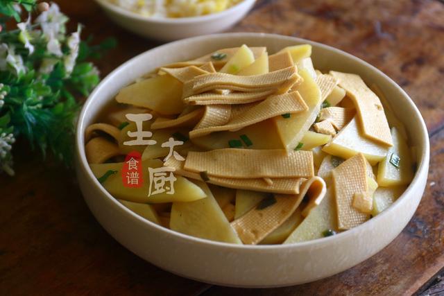 干豆腐炒辣椒土豆片做法大全家常（家常美味小炒土豆片炒干豆腐）