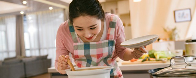 老母鸡炖汤配什么菜好 老母鸡煲汤放什么食材