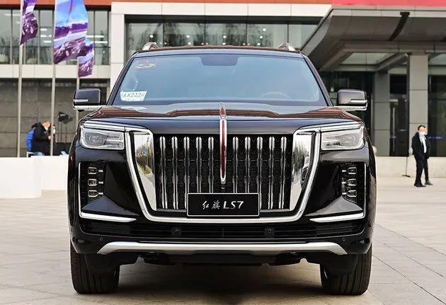 红旗ls7是红旗推出的全新大型suv（最贵国产SUV红旗LS7发布）