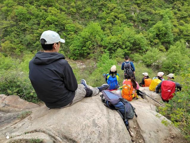 嵩山风景区游玩攻略（嵩山这个地方是每年春天爬山最热门线路）