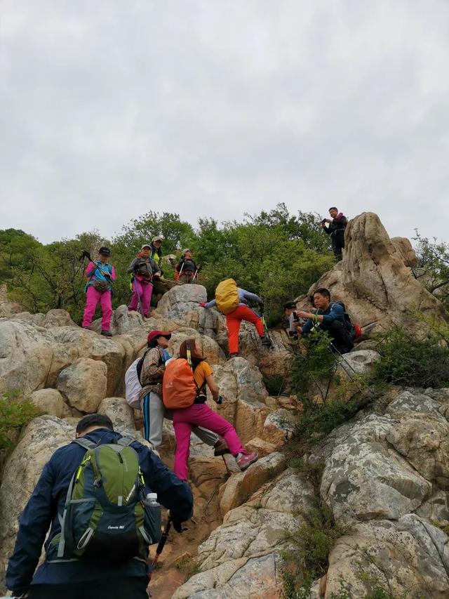 嵩山风景区游玩攻略（嵩山这个地方是每年春天爬山最热门线路）