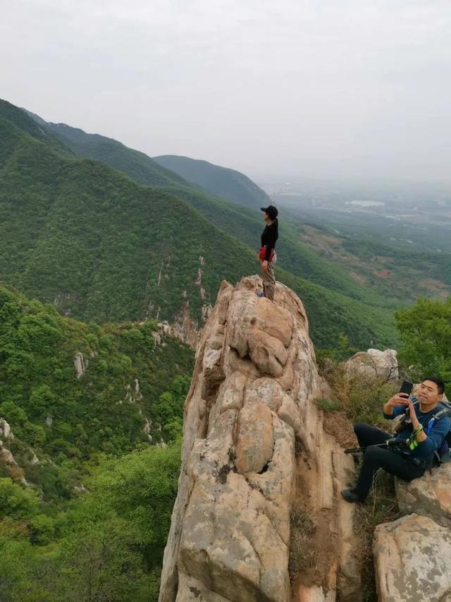 嵩山风景区游玩攻略（嵩山这个地方是每年春天爬山最热门线路）