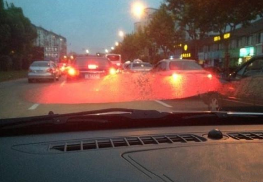 车内起雾怎么快速去除？雨天车内起雾怎么开空调