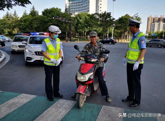 封闭电动三轮车考什么驾照（需注意电动车三轮车走哪个车道）