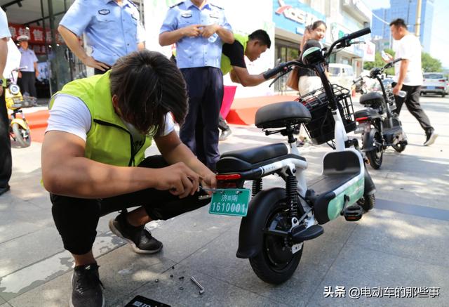 封闭电动三轮车考什么驾照（需注意电动车三轮车走哪个车道）