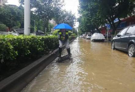 暴雨是不是下一会就停了2