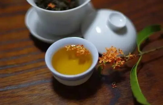 现摘的桂花怎么处理才能泡茶喝,桂花从树上摘下来可以直接泡茶吗