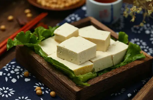 盒装内酯豆腐有酸味是坏了吗（盒装的内酯豆腐有酸味正常吗）