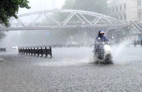 2023年五月份下暴雨正常吗1