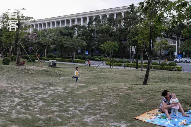 深圳关外，住着那些身体被掏空的年轻人