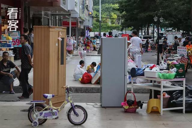 深圳关外，住着那些身体被掏空的年轻人