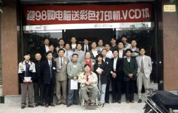 25年前，互联网大佬在最原始的论坛网上冲浪