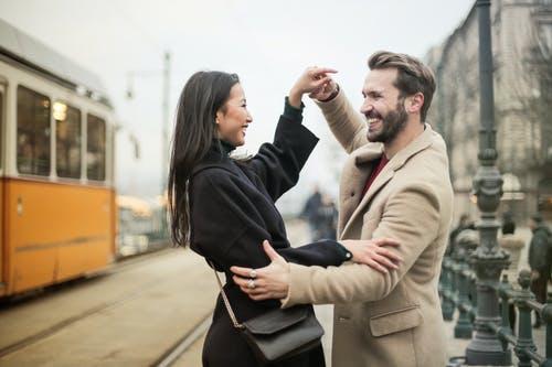 婆婆干涉太多的表现（跟婆婆住在一起很压抑怎么办）