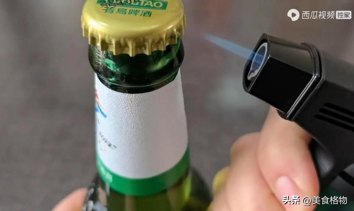 开啤酒瓶盖技巧（啤酒盖子没有起子怎么开）