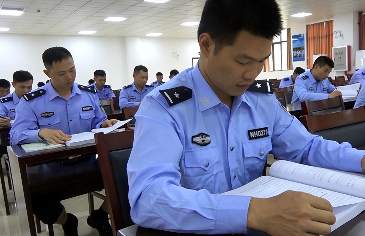 辅警跟协警比哪个更高端（辅警转正式警察难不难）