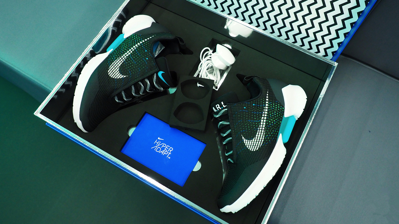 Nike HyperAdapt 自绑鞋带运动鞋，回到未来化为真实