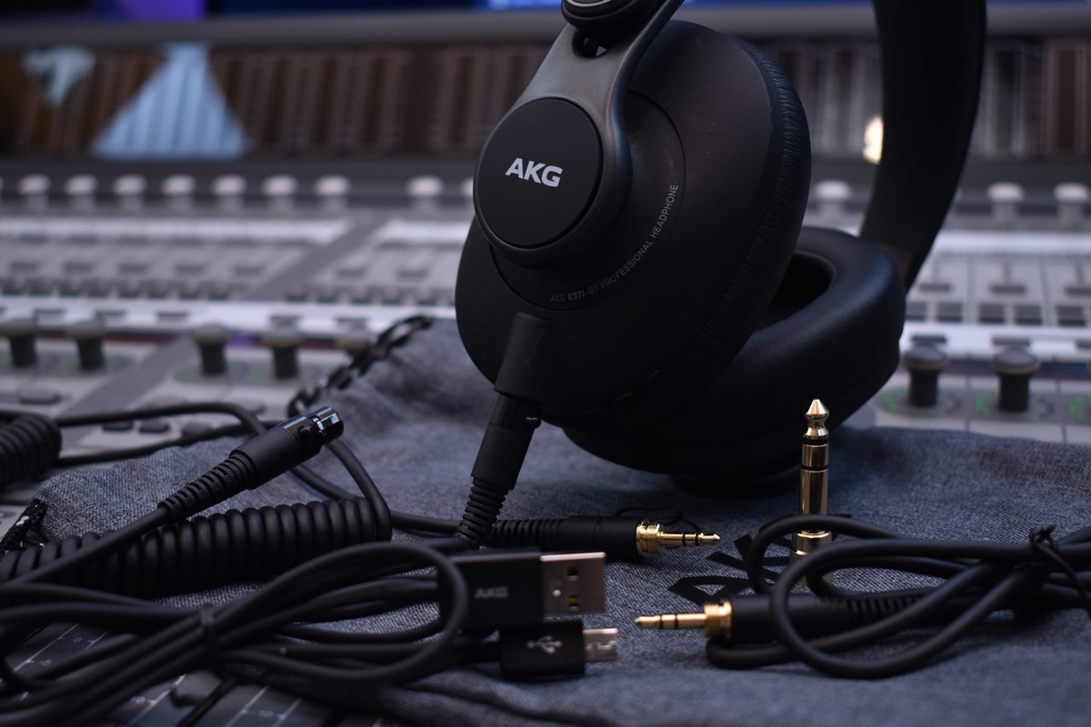 AKG K371-BT头戴式耳机，高品质便携式录音室监听器