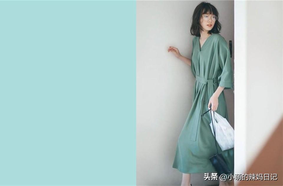 50岁女人穿什么颜色显年轻（奔四奔五的女人如何穿衣服）