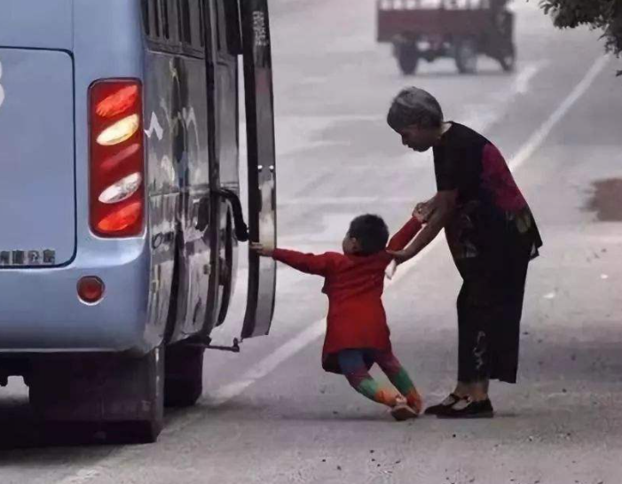 请假回家的理由让老师无法拒绝（男孩开学后第一次请假）