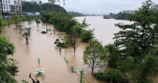 降雨200毫米相当于多深的水1