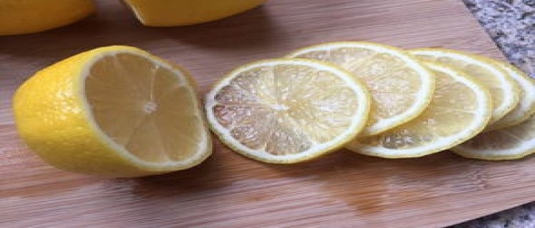 蜂蜜柠檬水制作方法步骤(蜂蜜鸡翅的制作方法及步骤)