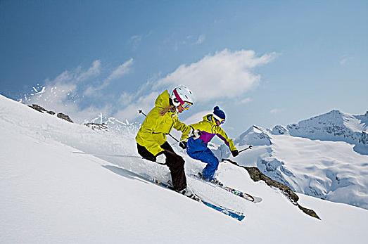 滑雪服里面可以穿牛仔裤吗3