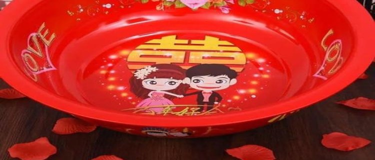 结婚女方买红盆需要买几个(结婚女方盆里需要准备什么)