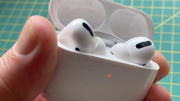 airpods pro充电时灯会一直亮吗介绍