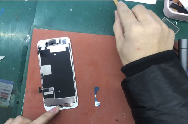 手机换外屏教程视频(华为手机外屏玻璃碎了怎么修复)