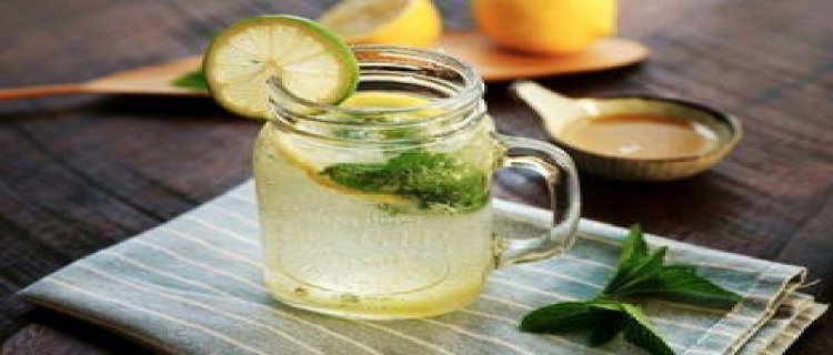 柠檬泡水喝有什么功效和作用(山楂干和柠檬泡水喝有什么功效和作用)
