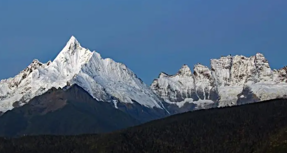 梅里雪山海拔高度是多少米高,梅里雪山有高原反应吗2024