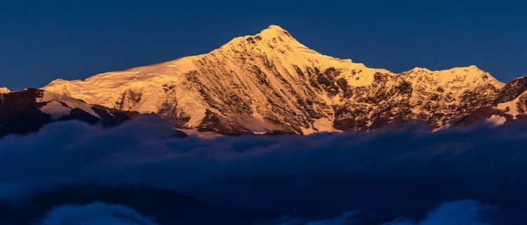 6月份去梅里雪山穿什么衣服(四月去梅里雪山要穿什么衣服)